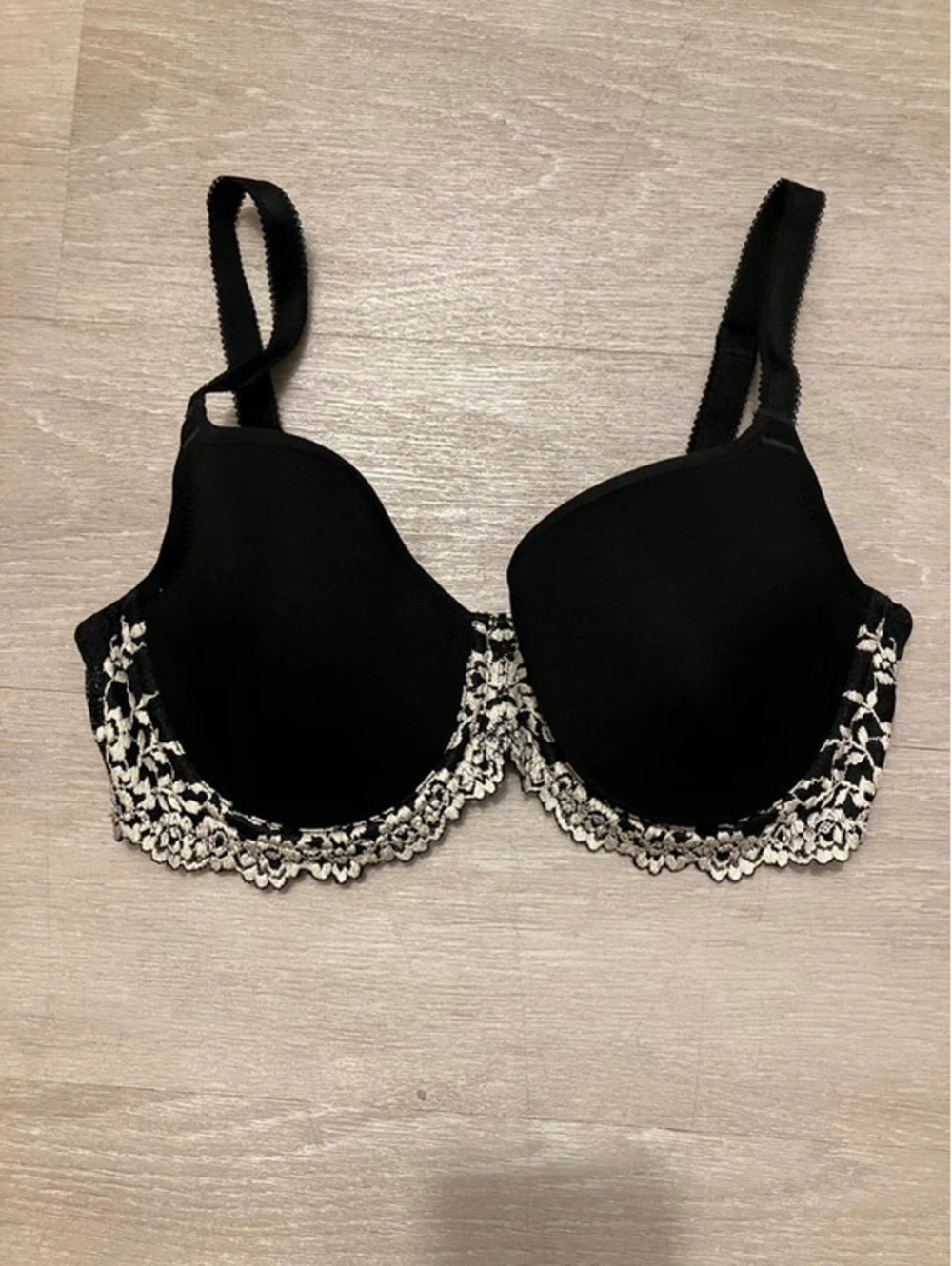 Wacoal 34D Black Ivory Lace Contour Bra Style 853191 Embroidered Floral Molded